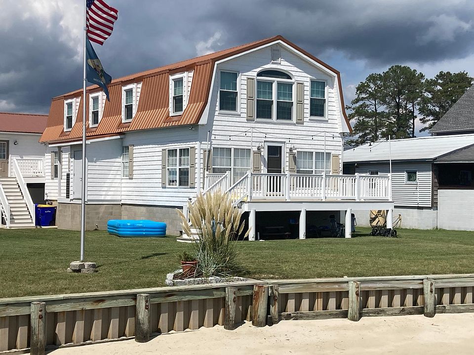 Water view of front.