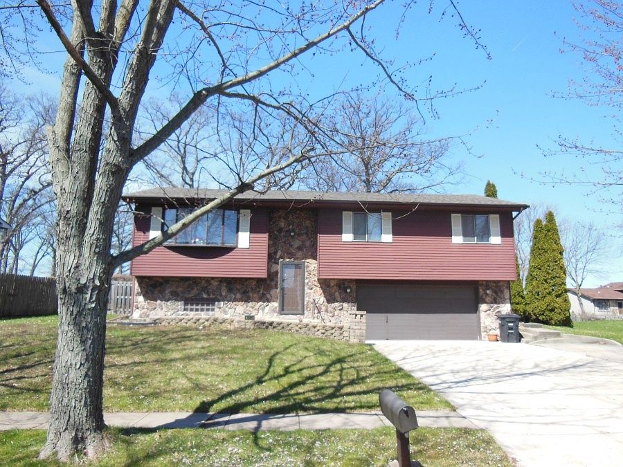 1st image of 3084 Woodbine St