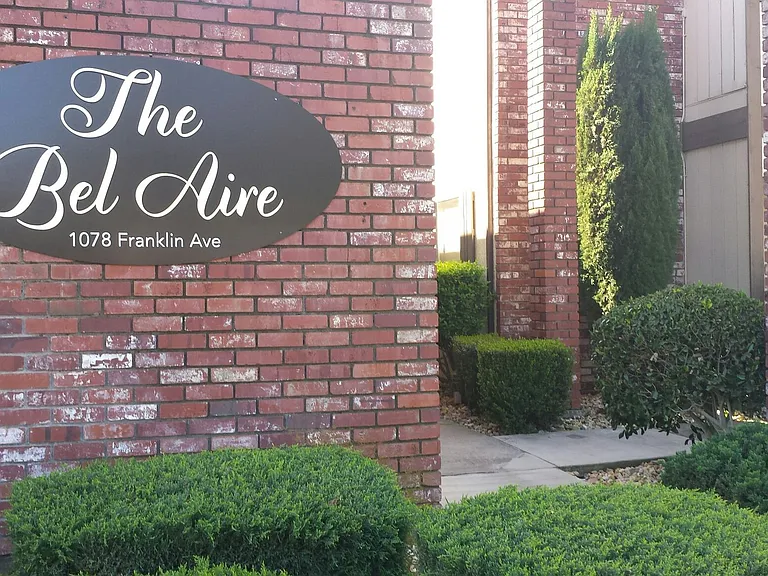 1078 Franklin Ave — Photo 69