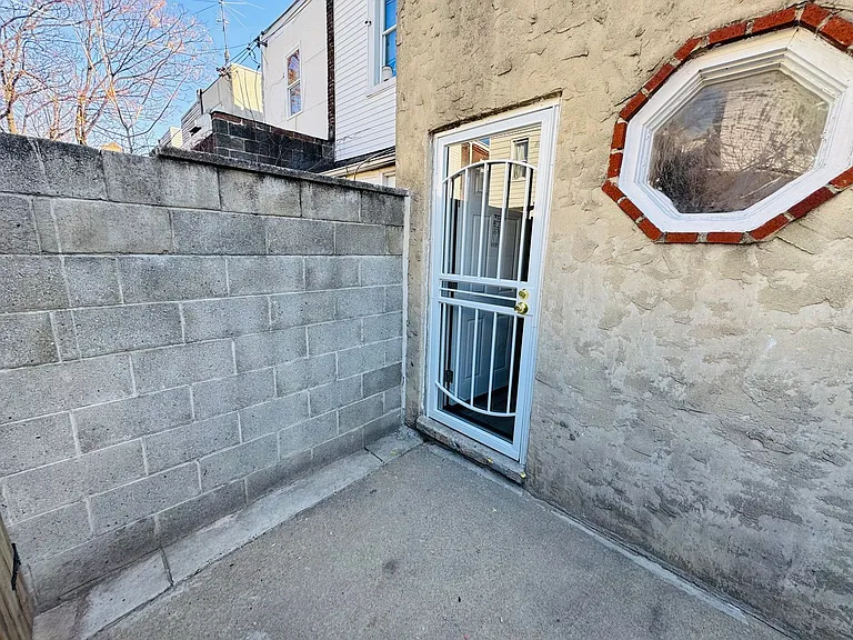 1850 E Monmouth St — Photo 9