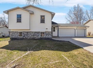 9444 Jareau Ave S, Cottage Grove, MN 55016