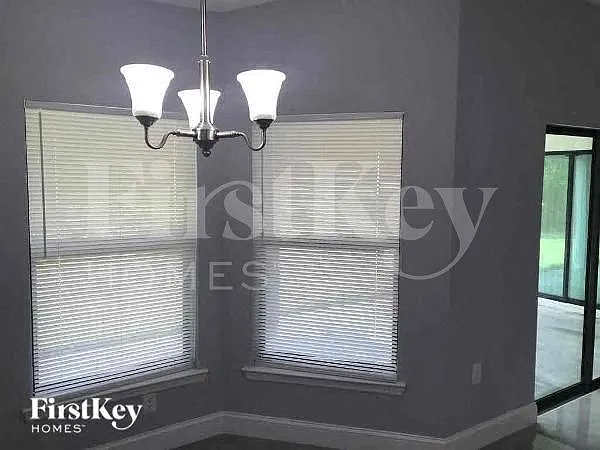 4 bed, 2.0 bath, 2157 sqft, $1,965 — Photo 3