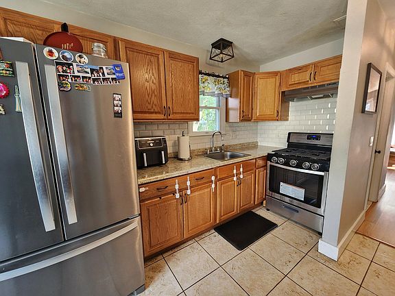 5th image of 17 Hymer St #17
