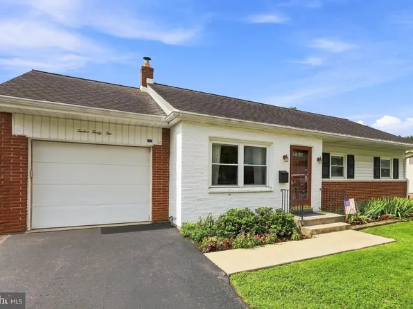1242 Marie Ave, Ephrata, PA 17522