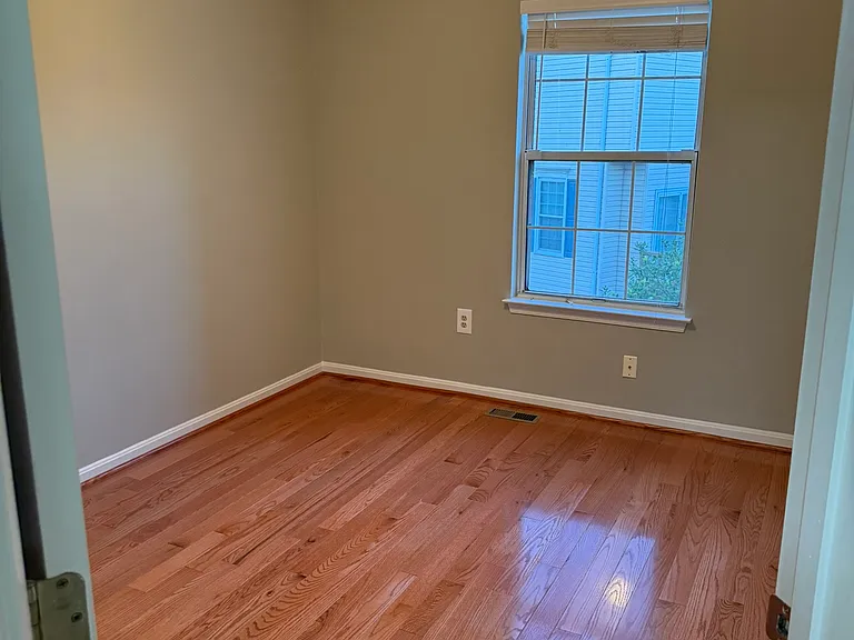 2427 Clover Field Cir — Photo 30