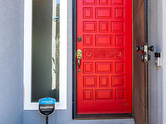 5th image of 3205 E Grove Avenue