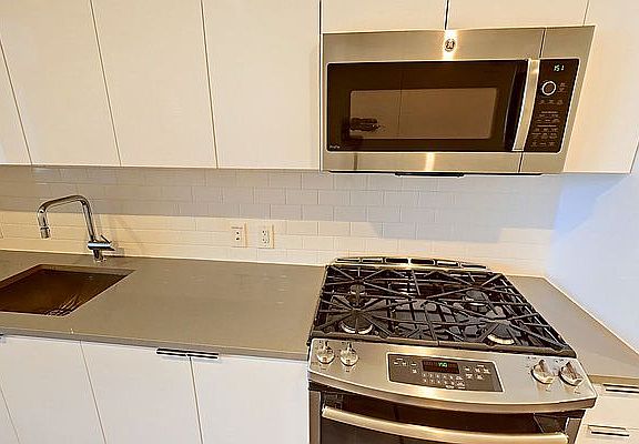 5th image of 45 Hoyt St APT 15P