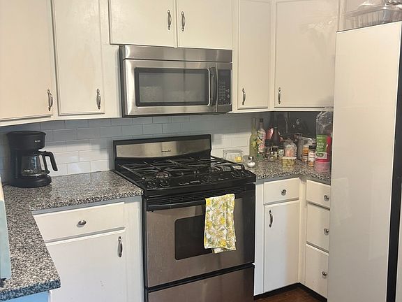 3rd image of 719 Braemar Rd