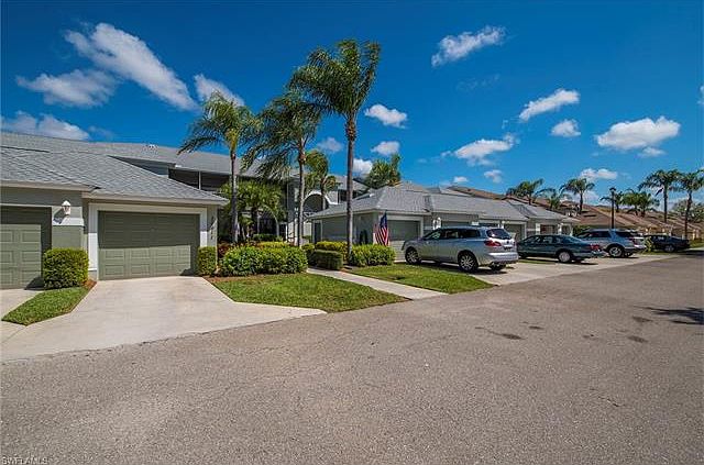 1st image of 26811 Clarkston Dr #105