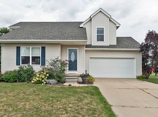 1104 Lois Ln, Saint Johns, MI