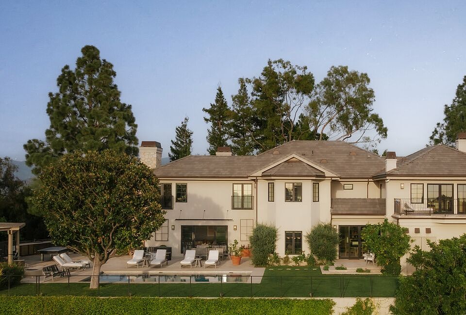 1st image of 12072 Crest Ct