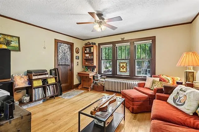 2 bed, 1.0 bath, 890 sqft, $1,550 — Photo 3