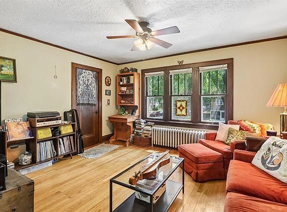 3rd image of 1020 Lowell St #Top