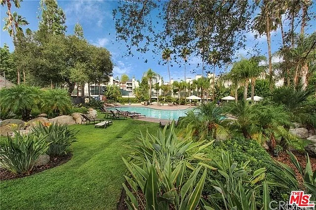 21520 Burbank Blvd #313 — Photo 10