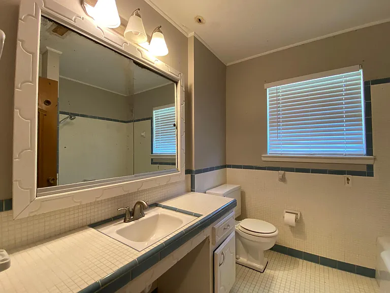 536 W Yoakum Ave — Photo 19