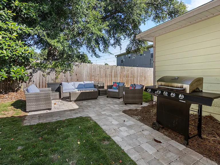 4320 Catherine St — Photo 34