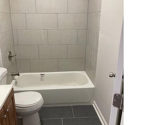5th image of 1363 Narragansett St
