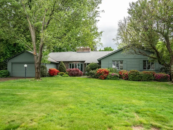 11 W Ridge Dr, West Hartford, CT 06117