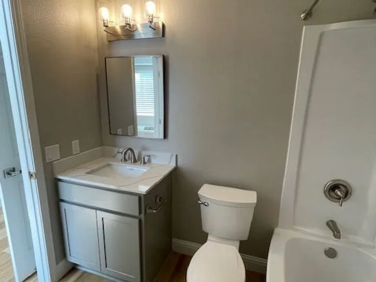 310 Pine St — Photo 17