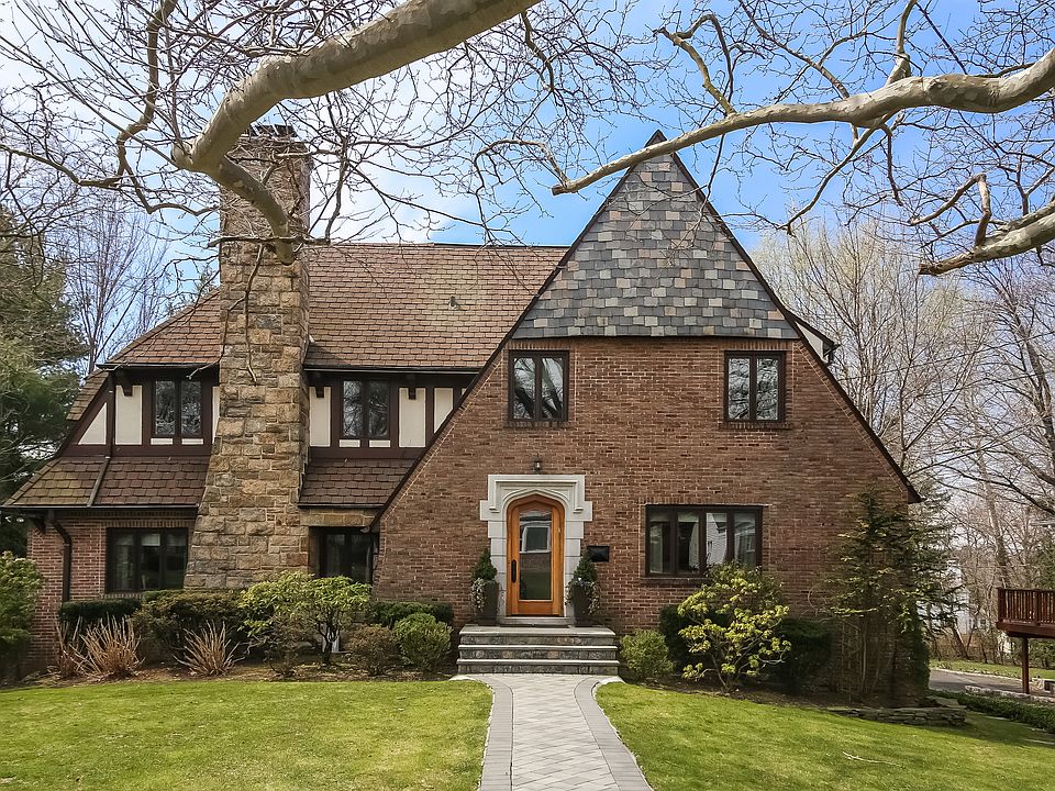 Welcome to 21 Burling Avenue!