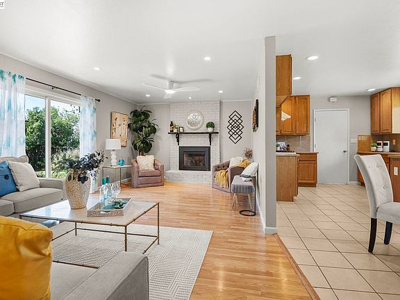 3rd image of 2246 Dayle Ct