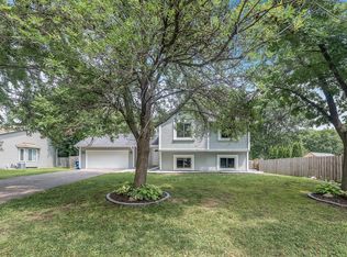 9112 Upland Ln N, Maple Grove, MN 55369