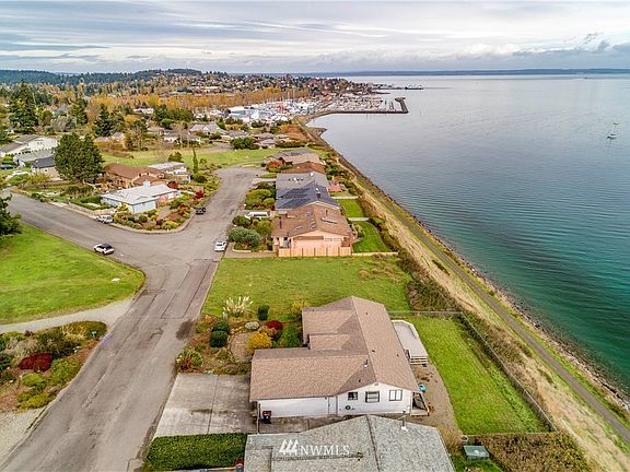 Looks like waterfront, you own to the top of the bluff.  Notice the Larry Scott Trail below no access to the trail.