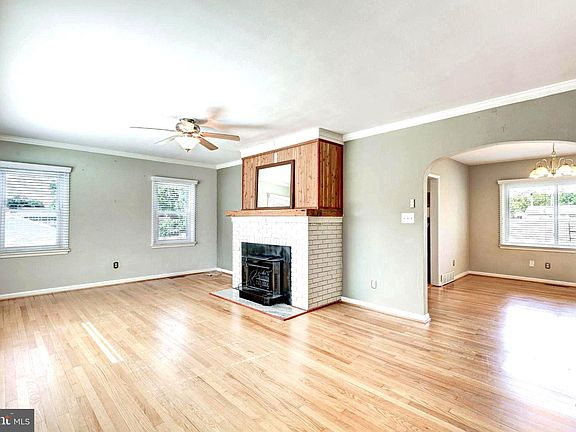 4th image of 428 Maple Ave