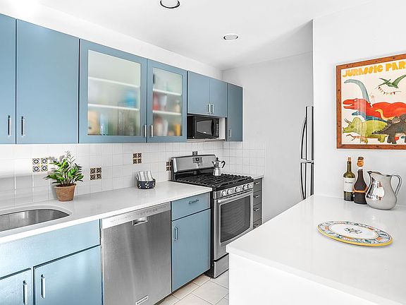 4th image of 424 13th St Unit 2B