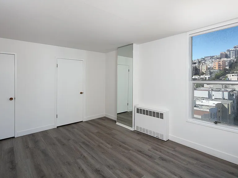 Crystal Tower Apartments — Photo 32
