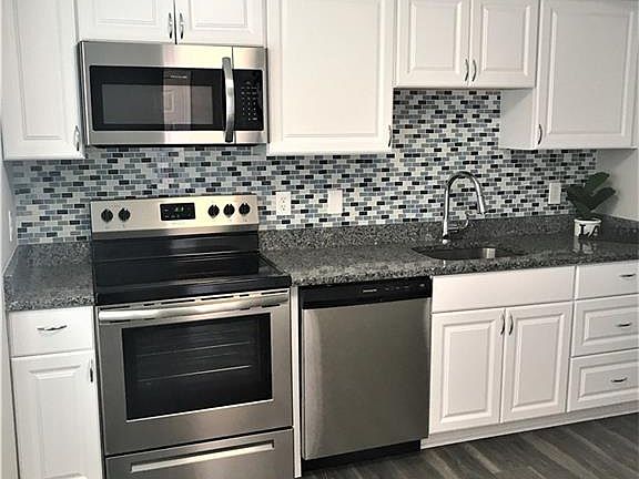 3rd image of 6017 Edgelake Dr