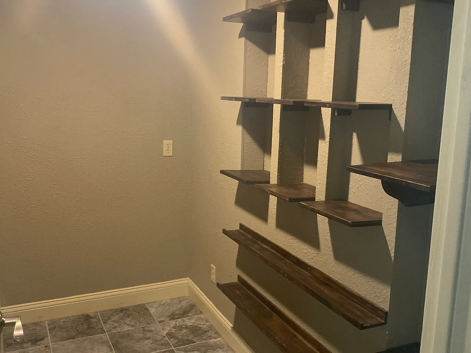 4 bed, 4330 sqft, $3,500 — Photo 2