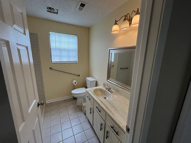 1004 Hazel Dr — Photo 8