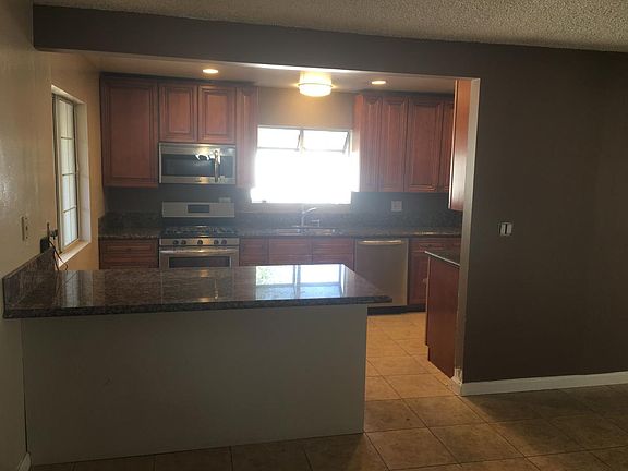 4th image of 22938 Saticoy St