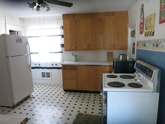 3rd image of 713 4th St W