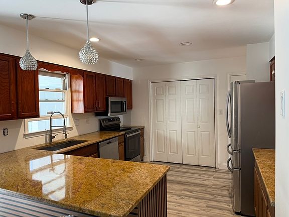 5th image of 116 Eaglesmere Cir APT 12