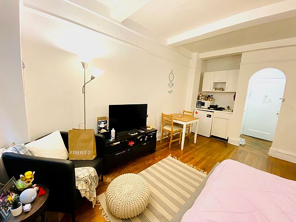 5th image of 11 Waverly Pl APT 6M