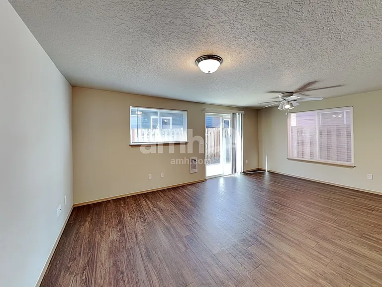467 Whitney Dr — Photo 8