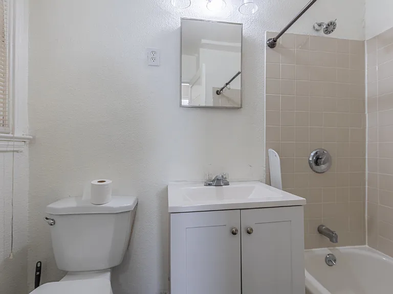 534 Walton Ave — Photo 14