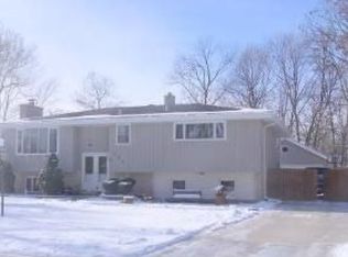 106 Montclare Ln, Wood Dale, IL 60191