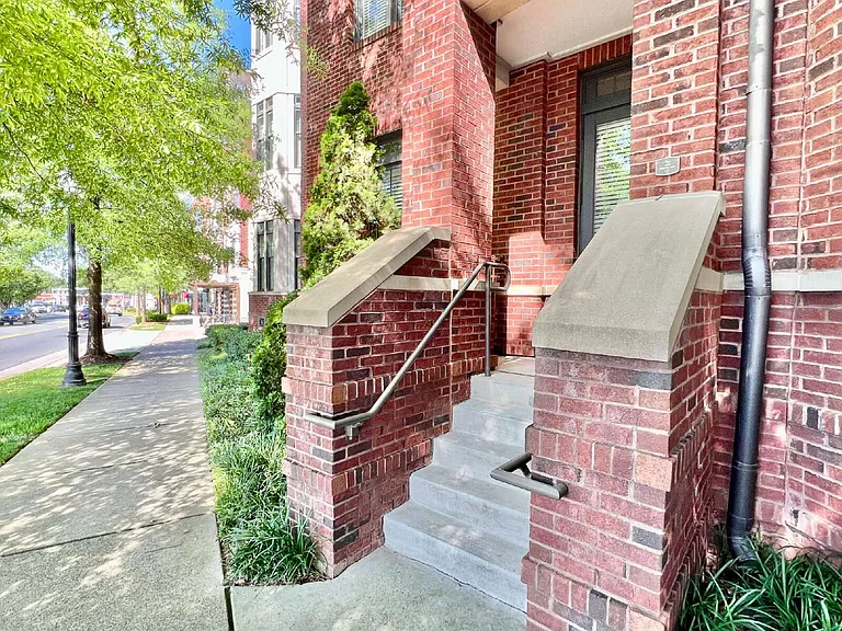 2810 Selwyn Ave #111 — Photo 27