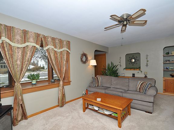 4th image of 3936 E Cudahy Ave