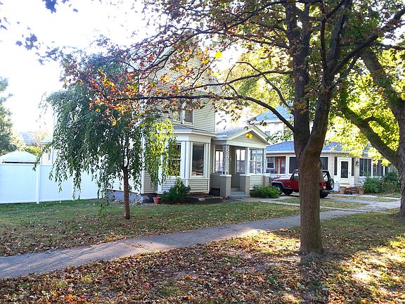  Lovely tree-lined street