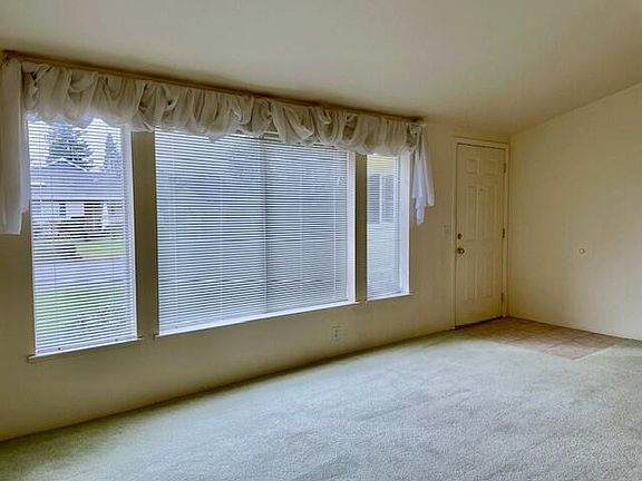 4th image of 347 Marian Ave #33