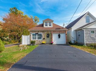 10 Ontario Ave, Rensselaer, NY 12144