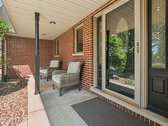 4th image of 25619 S Bristol Ln
