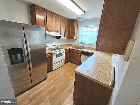 5th image of 10736 Castleton Way
