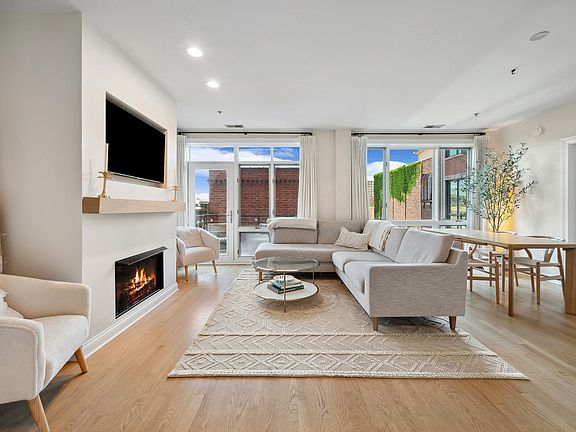3rd image of 1444 N Orleans St APT 5C
