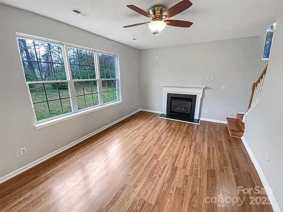 3rd image of 1400 Wessex Ct