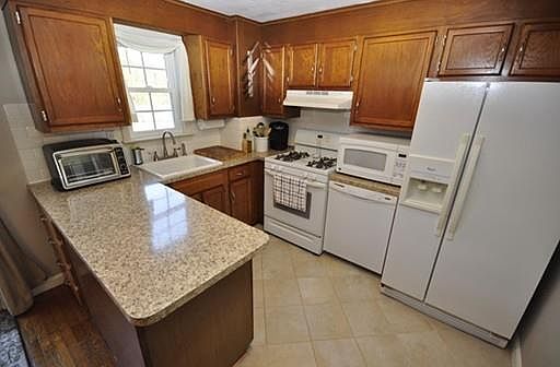 5th image of 9 Lydon Ln #D1